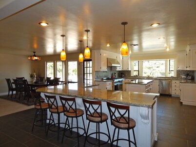 Wine Country Estate with Vineyard Views, Pool, Spa, Fire-pit, all bedrms w/bath