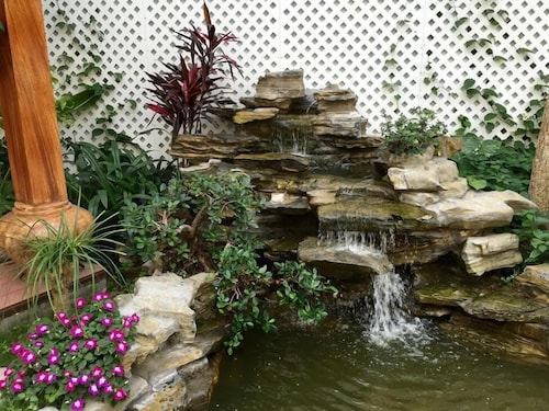 Khach San Tuong Vi - Van Cao