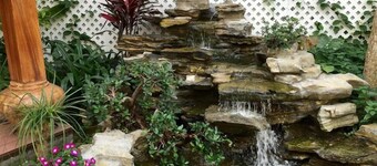 Khach San Tuong Vi - Van Cao