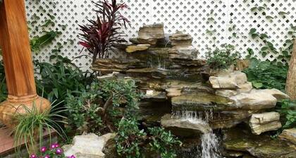 Khach San Tuong Vi - Van Cao