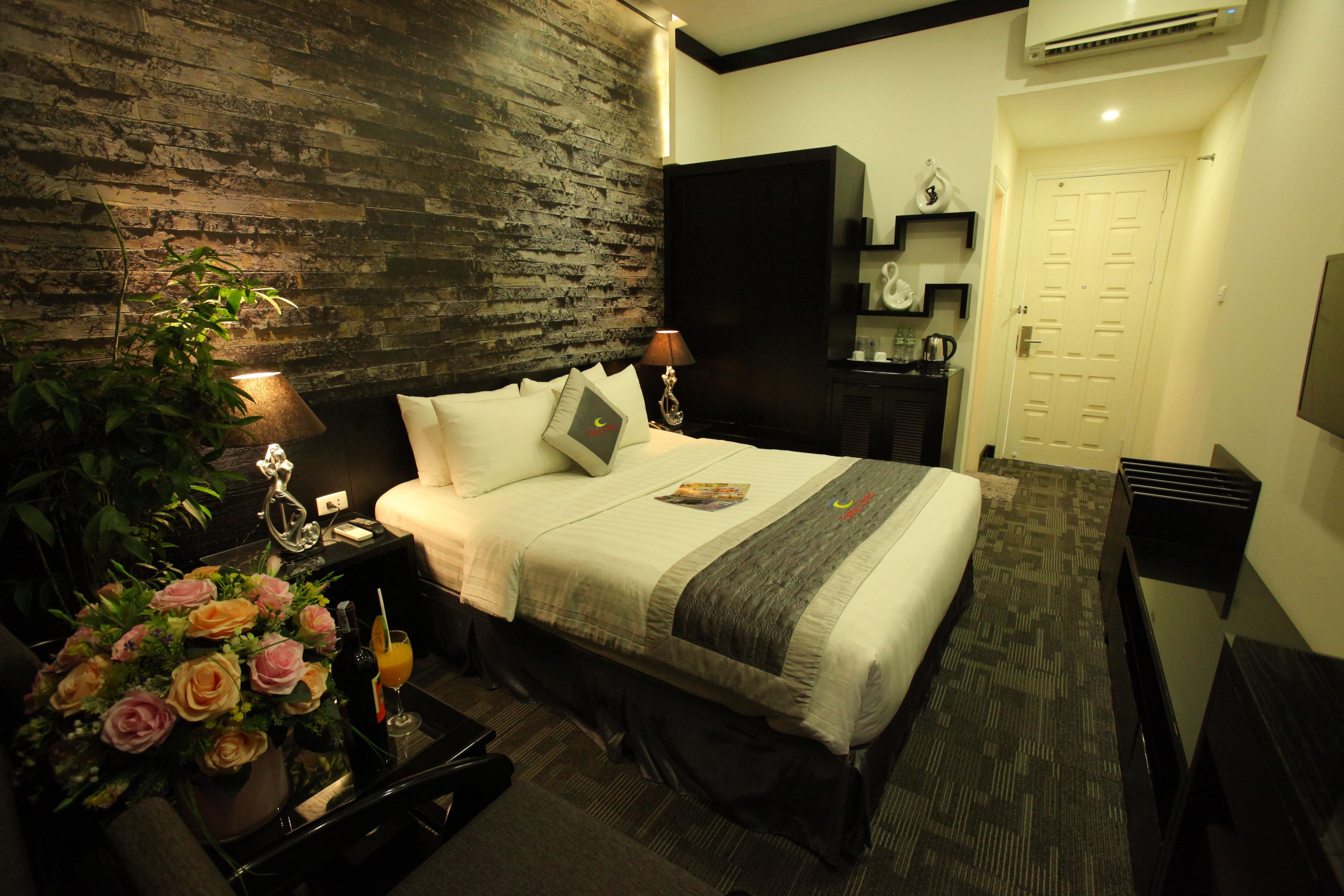 minibar, in-room safe, desk, soundproofing