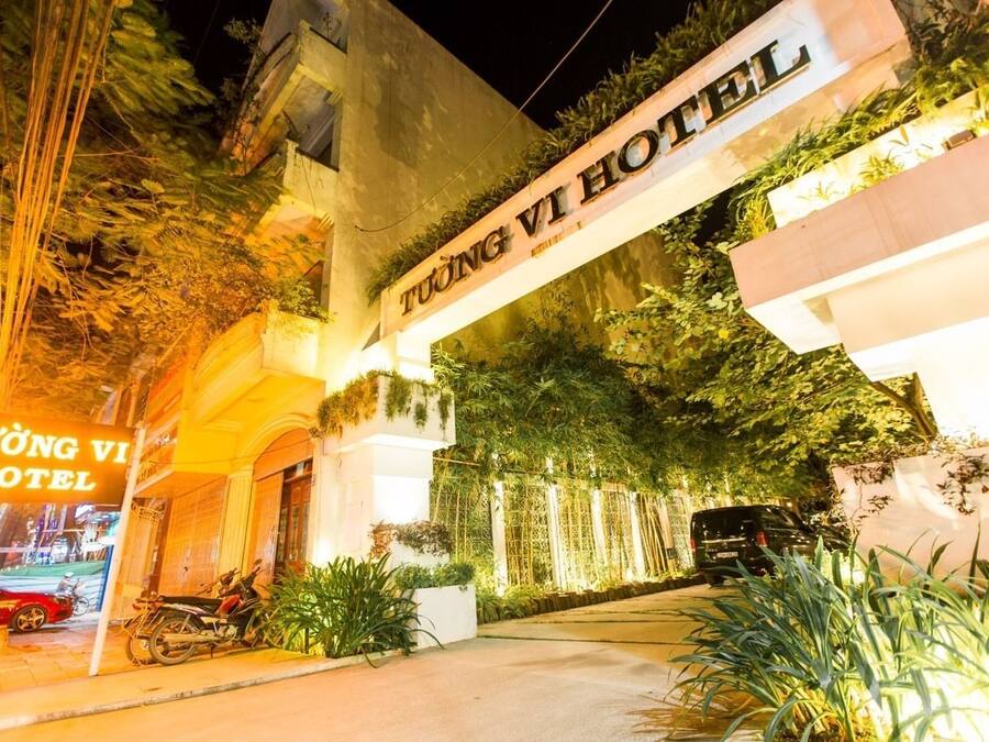 Fachada de la propiedad por la tarde o noche