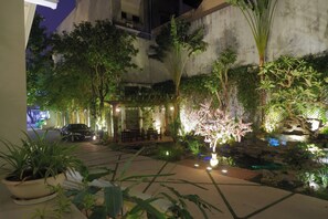 Front of property - Khach San Tuong Vi - Van Cao (Hai Phong)