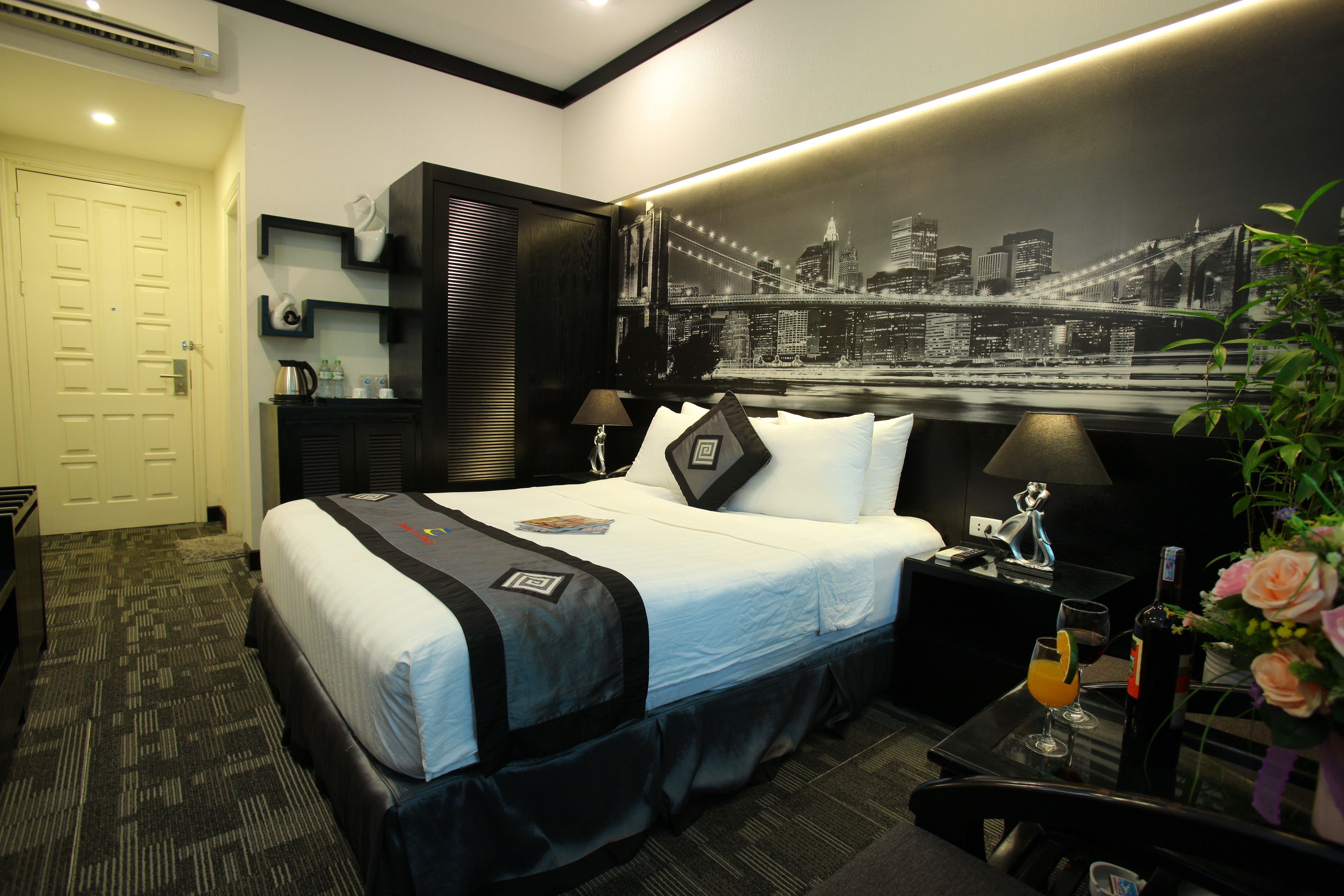 Deluxe Double Room, Balcony | Minibar, in-room safe, desk, soundproofing
