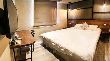 Design Double Room, 1 Queen Bed, Ensuite, City View | Desk, blackout drapes, free WiFi, bed sheets