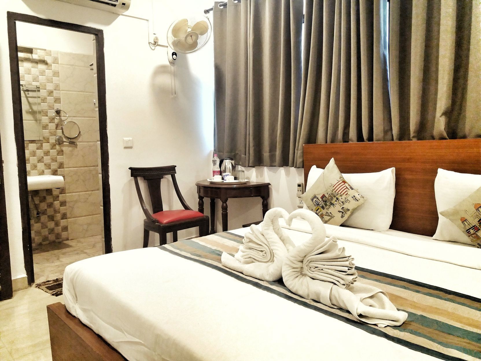 Premium bedding, desk, soundproofing, free WiFi