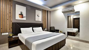 Premium bedding, desk, soundproofing, free WiFi