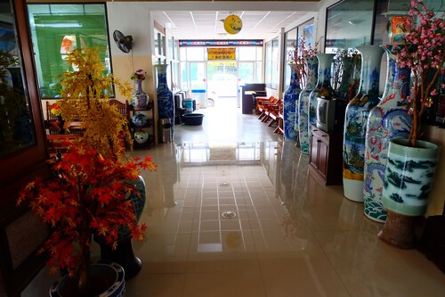 Thairungruang Backpackers Suratthani