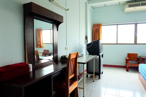 Standard Double Room with Air-Con | Room amenity - Thairungruang Backpackers Suratthani (Surat Thani)
