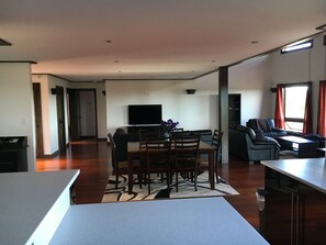 Interior - 3 Bed/ 2 Bath Open plan home close to Golf Course (Rocky Point)
