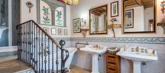 Cosy apartment in villa for 13 people with A/C, private pool, WIFI, TV, patio and parking