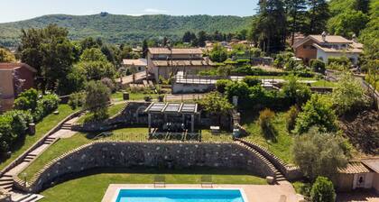 Nice apartment in villa for 13 guests with private pool, A/C, WIFI, TV and patio