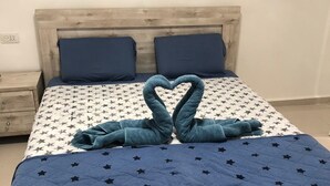 Căn hộ tiện nghi đơn giản, 1 phòng ngủ, bồn tắm nước nóng, tầng trệt | 1 phòng ngủ, bộ đồ giường cao cấp, bàn, bộ trải giường 