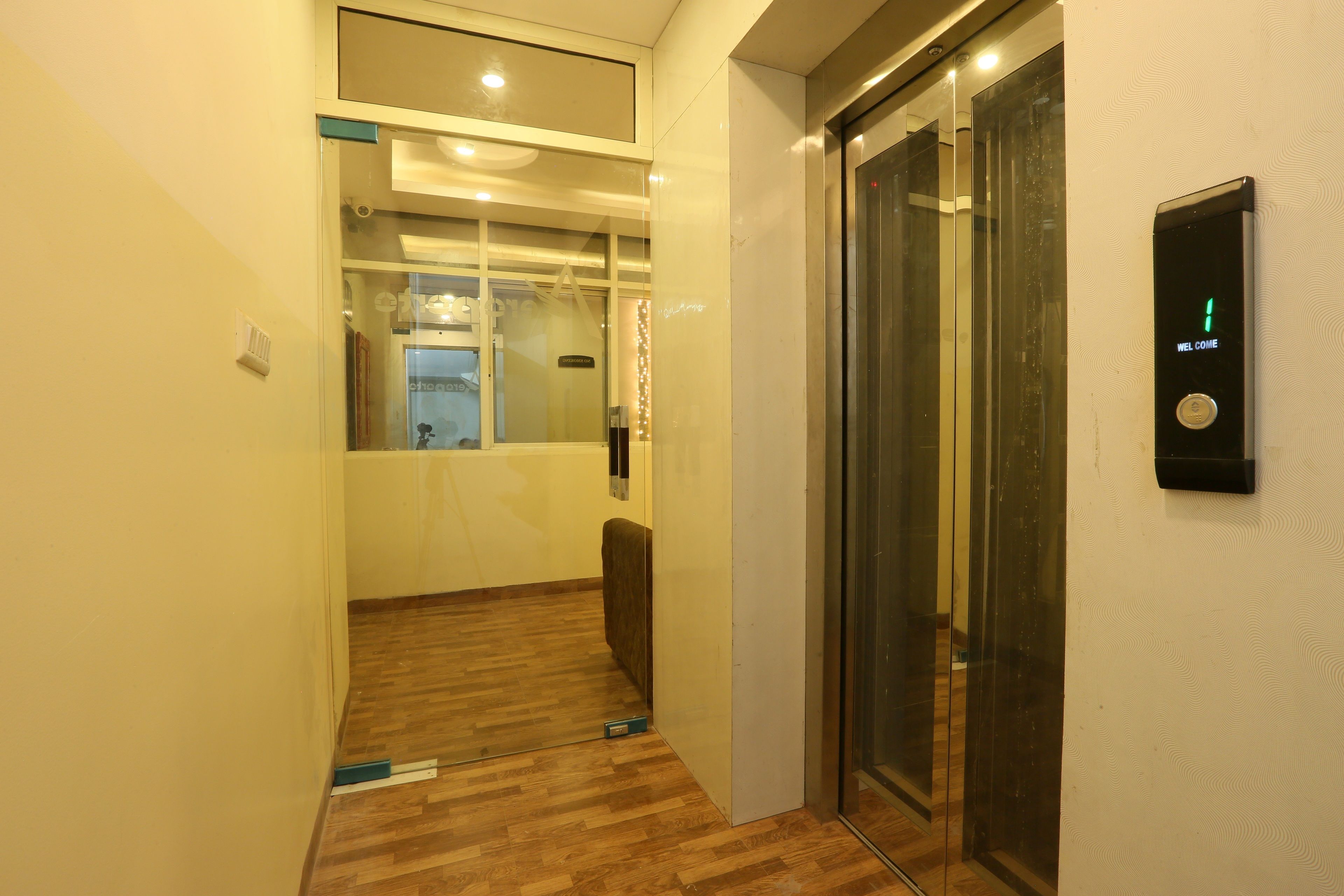 Lobby-lounge