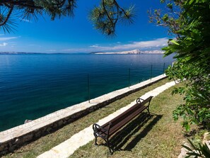 Property grounds - Lovely apartment for 4 people with A/C, WIFI, TV, terrace and pets allowed (Senj)