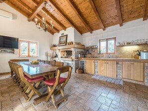 Dining - Wonderful private villa for 4 people with WIFI, pool, A/C, TV and terrace (Šibenik)