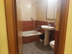 Deluxe Double Room, 1 Double Bed, Accessible | Bathroom