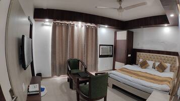 Deluxe-Doppelzimmer, 1 Queen-Bett, Nichtraucher | Kostenloses WLAN, Bettwäsche