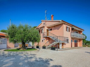 Exterior - Stunning private villa for 6 people with WIFI, A/C, private pool, TV and terrace (Umag)