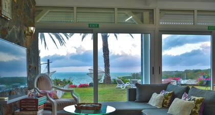 Boutique vllla on the rocks