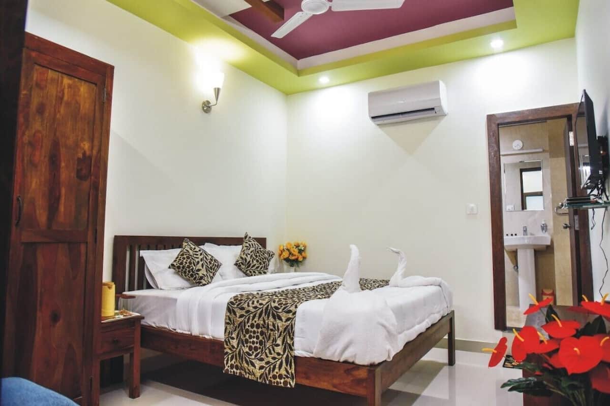 Deluxe Triple Room | Premium bedding, Select Comfort beds, individually furnished, desk