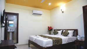 Deluxe Double Room | Premium bedding, Select Comfort beds, desk, soundproofing - Hotel Globalinn udaipur (Udaipur)