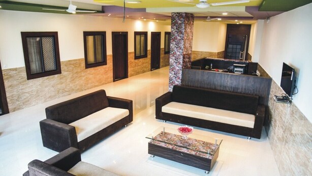 Lobby sitting area - Hotel Globalinn udaipur (Udaipur)