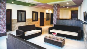 Lobby sitting area - Hotel Globalinn udaipur (Udaipur)