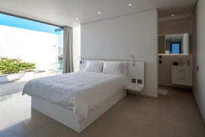 Premium bedding, minibar, in-room safe, desk - Livega House (Windhoek)
