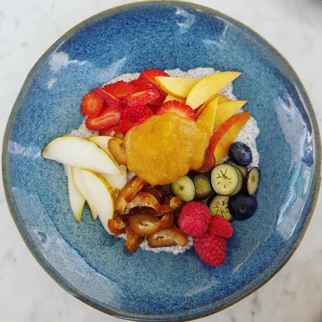 breakfast, lunch and dinner served