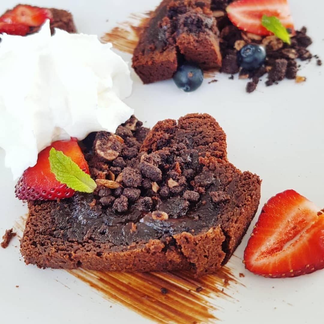 breakfast, lunch and dinner served