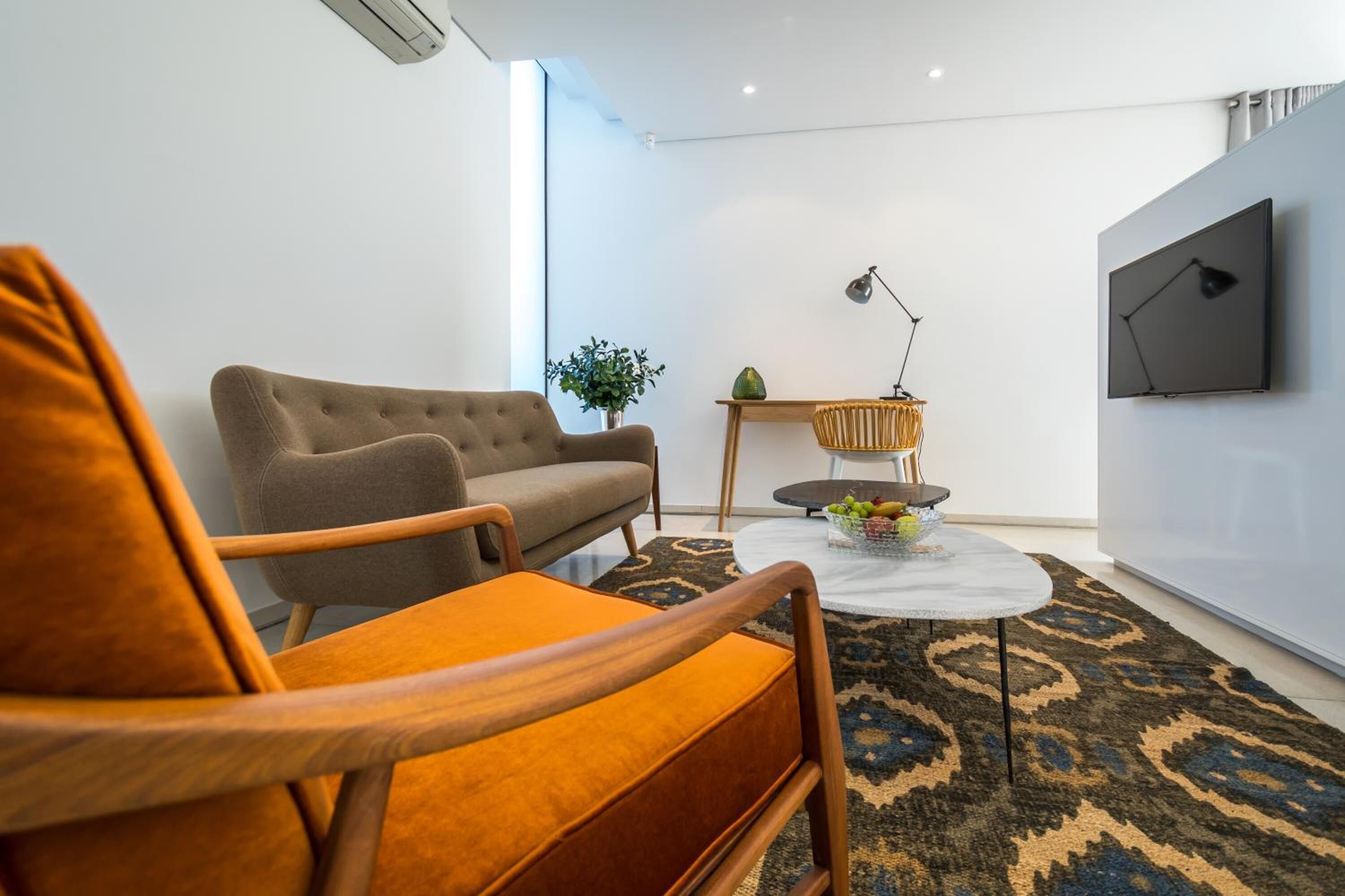 32-inch plasma tv with satellite channels, tv