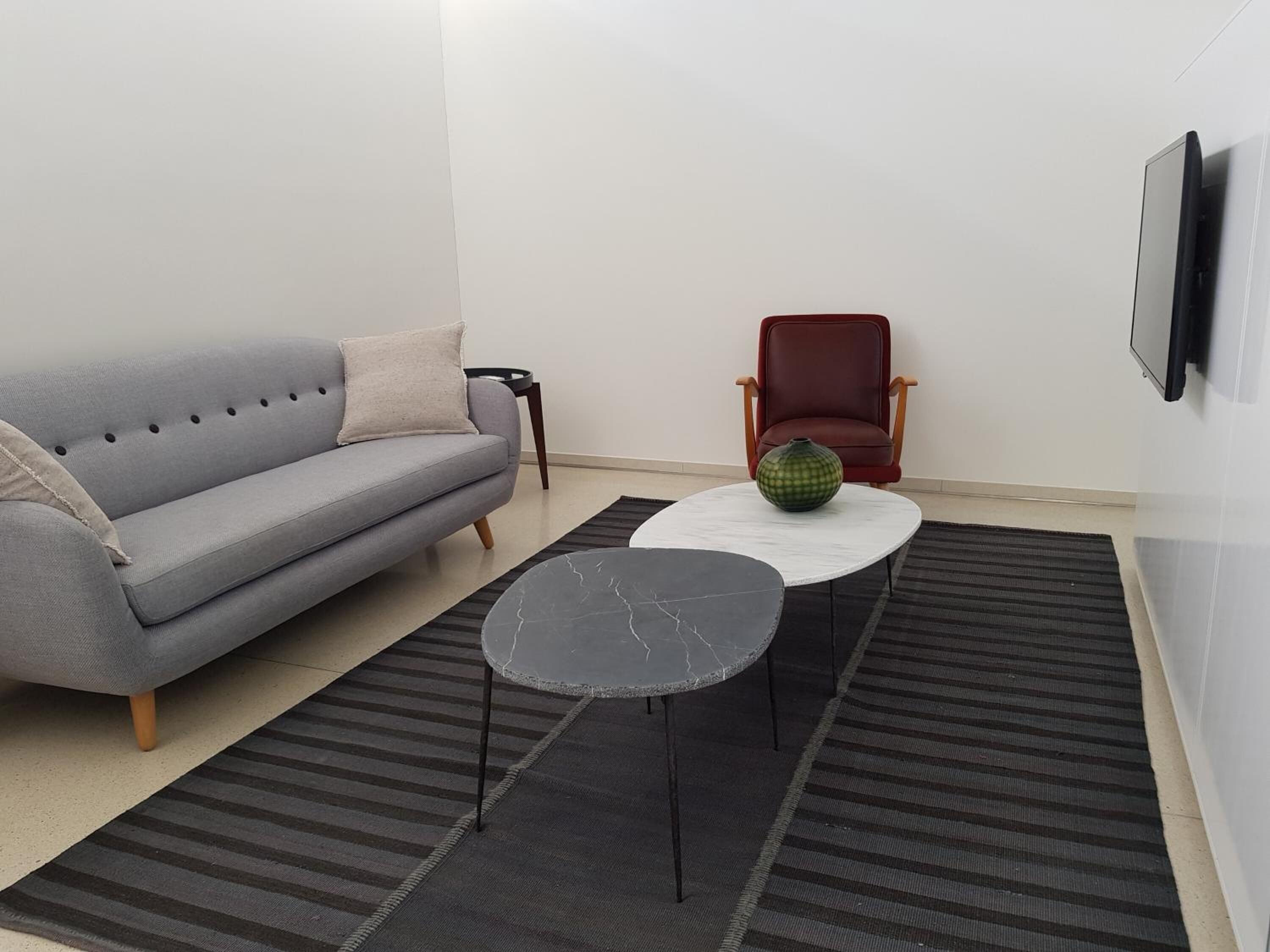 32-inch plasma tv with satellite channels, tv