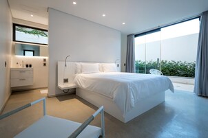 Ropa de cama de alta calidad y minibar 