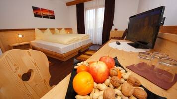 Frette Italian sheets, desk, blackout curtains, free WiFi