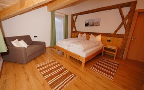 Frette Italian sheets, desk, blackout curtains, free WiFi - La Para (Marebbe)