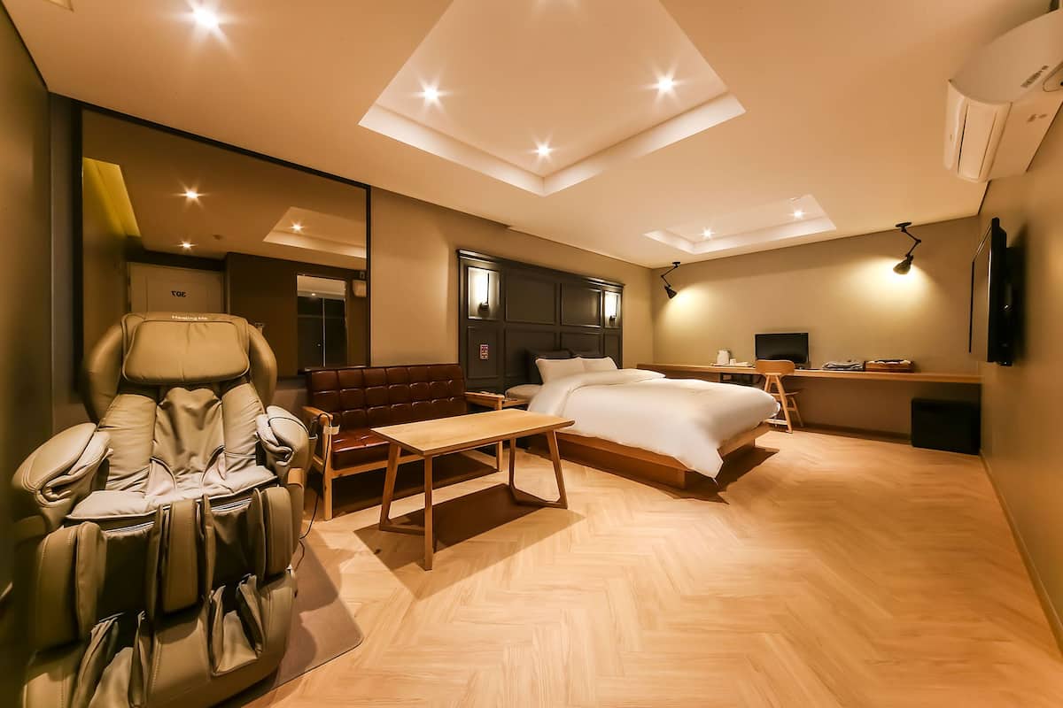 Premium Room | Desk, free WiFi, bed sheets