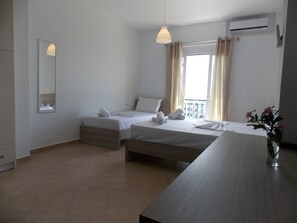 Phòng 3, quang cảnh thành phố | Bàn, truy cập Internet không dây miễn phí 