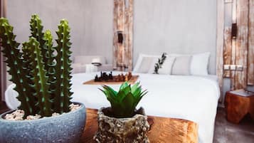 Estúdio | Escrivaninha, quartos à prova de som, ferros/tábuas de passar roupa