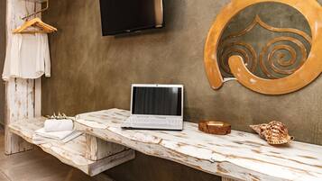 Studio | Living area | Flat-screen TV