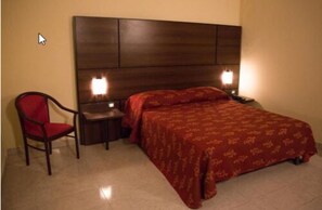 Deluxe Double or Twin Room, 1 Double Bed, Accessible | Minibar, in-room safe, blackout curtains, soundproofing - Hotel Villa Damanti (Licata)