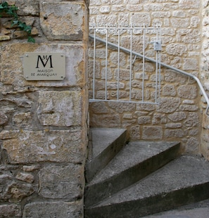 EntrĂ©e de lâhĂ©bergement