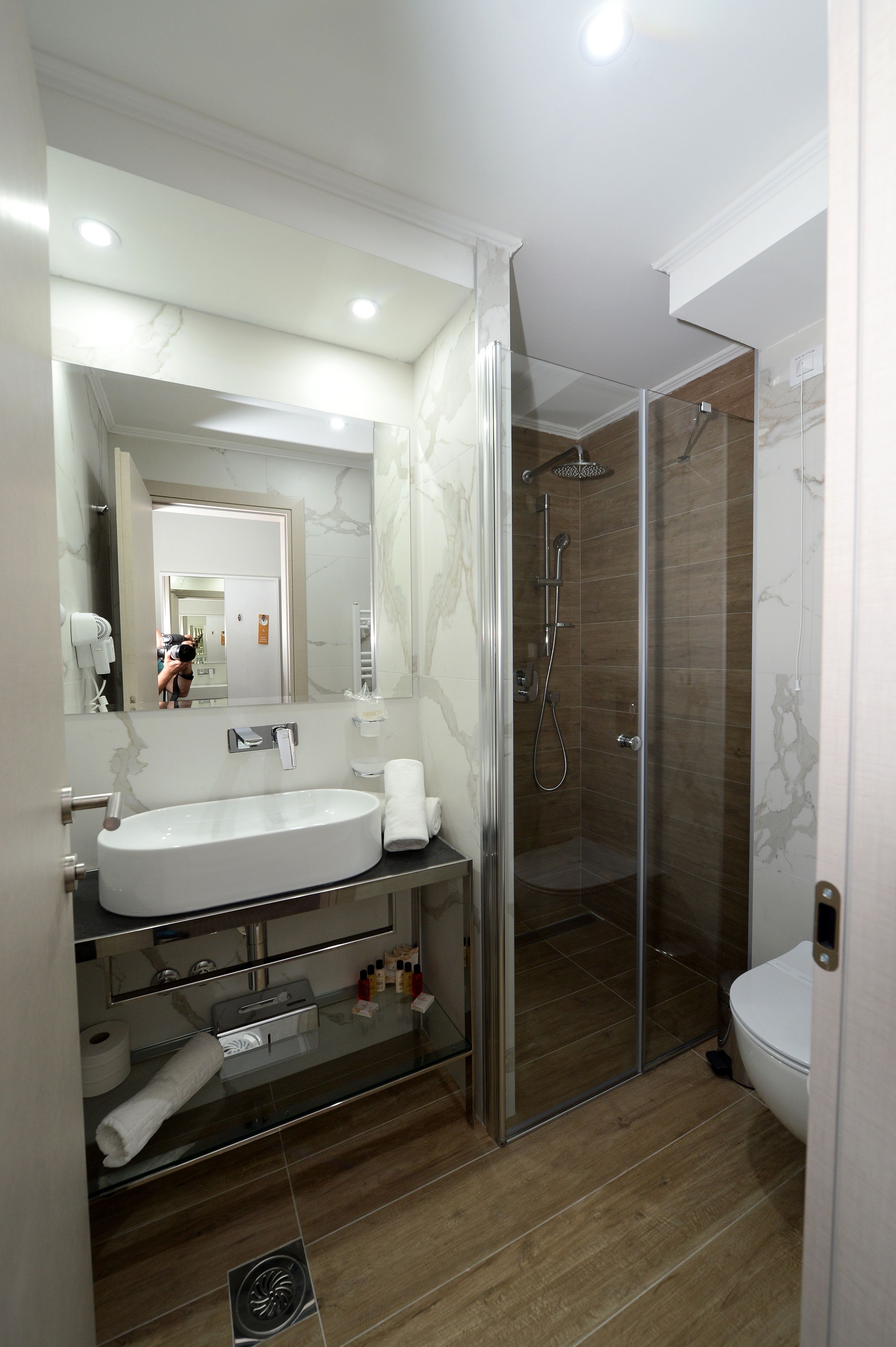 standard double or twin room, city view | bathroom | shower, free toiletries, hair dryer, towels