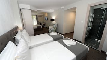 Executive Apartment, City View | Minibar, in-room safe, desk, soundproofing