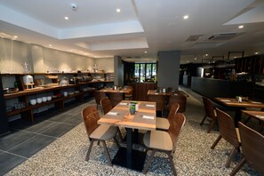 Sudah termasuk sarapan prasmanan setiap hari