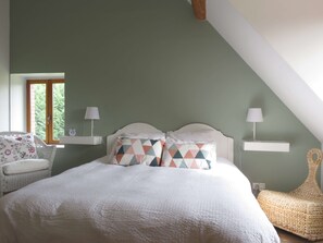 Double Room (Le Canal) | Premium bedding, individually decorated, individually furnished - Chambres d'Hôtes L'Echappée Belle (Saint-Brisson-sur-Loire)