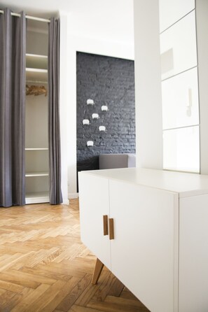 Apartment (ul.Nowy Świat 22) | Pillowtop beds, desk, soundproofing, iron/ironing board - Fox Center Apartments (Warsaw)