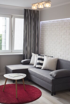 Departamento (ul.Anielewicza 36) | Camas con pillow-top, escritorio y insonorización 