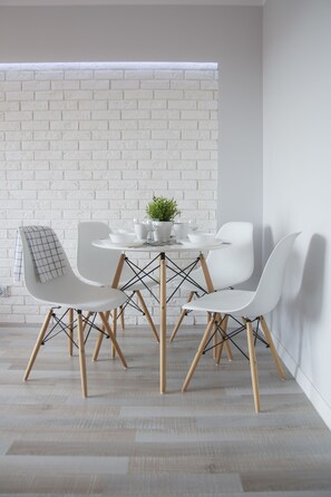 Apartamento (ul.Anielewicza 36) | Camas com colchões pillow-top, escrivaninha, quartos à prova de som