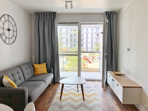 Apartment (ul.Grochowska 207) | Pillowtop beds, desk, soundproofing, iron/ironing board - Fox Center Apartments (Warsaw)